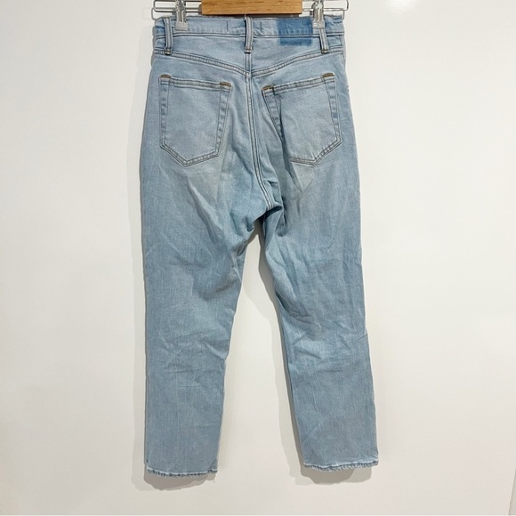 Abercrombie & Fitch Ultra High Rise Ankle Straight Jean - Picture 3 of 7